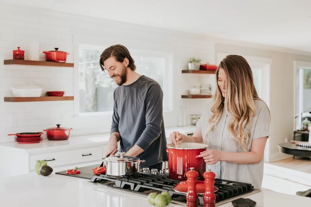 Benefits of Eating Light and Early Dinner